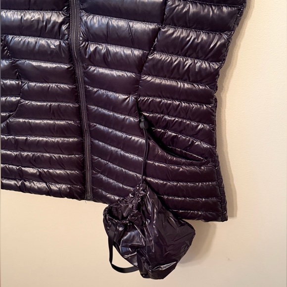 EUC Lululemon Pack it Down Puffer Vest size 6 in Black - Picture 4 of 5